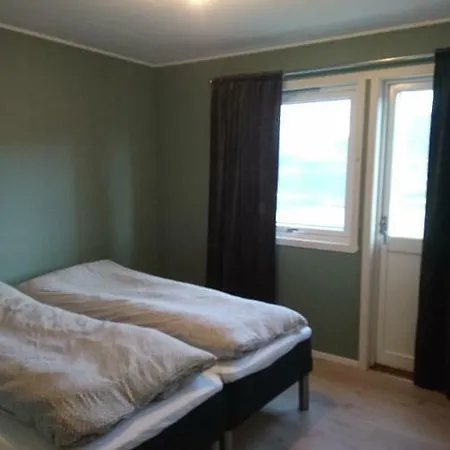 Family & Vacation Homes *